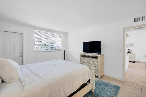 1051 Hillsboro Mile #206E, Hillsboro Beach, FL 33062