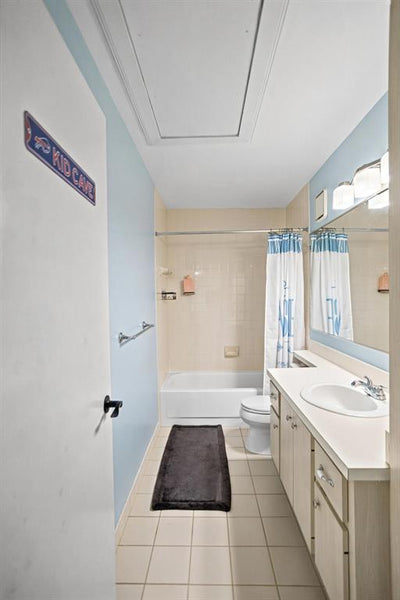 1918 Stratford Way, Unit #32B, West Palm Beach, Florida 33409