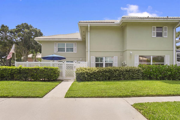 1918 Stratford Way, Unit #32B, West Palm Beach, Florida 33409