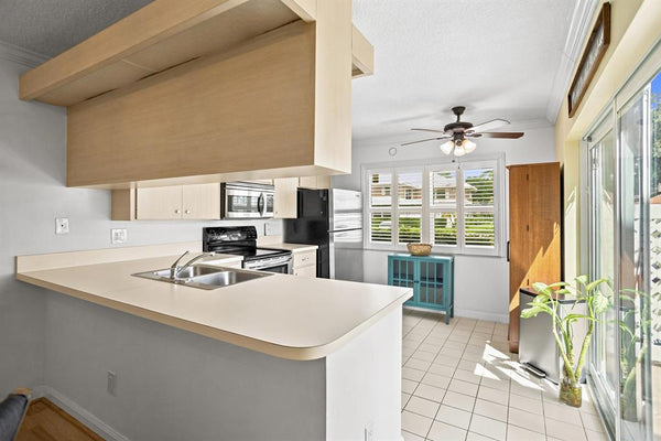 1918 Stratford Way, Unit #32B, West Palm Beach, Florida 33409