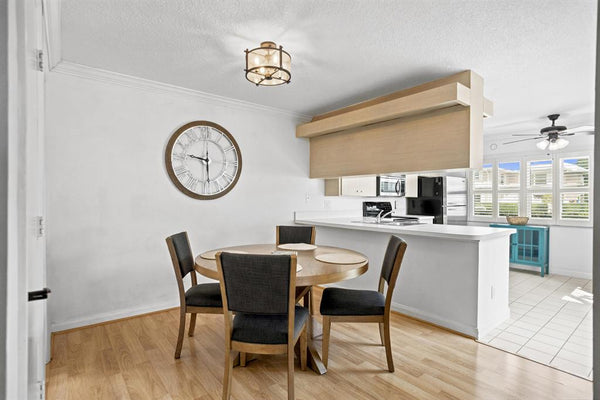 1918 Stratford Way, Unit #32B, West Palm Beach, Florida 33409