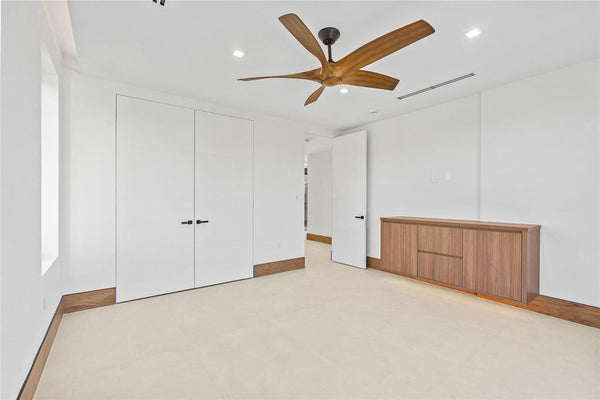 2441 NE 48th Court, Lighthouse Point, Florida