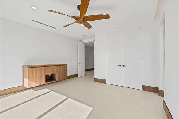 2441 NE 48th Court, Lighthouse Point, Florida