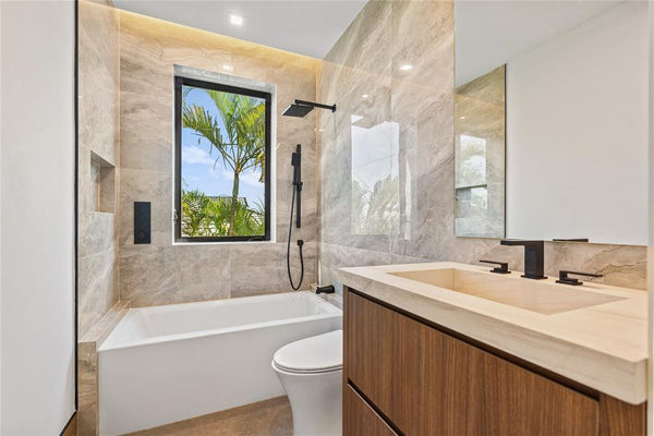 2441 NE 48th Court, Lighthouse Point, Florida