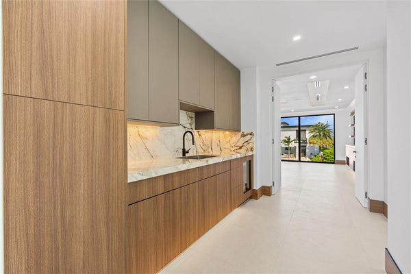 2441 NE 48th Court, Lighthouse Point, Florida