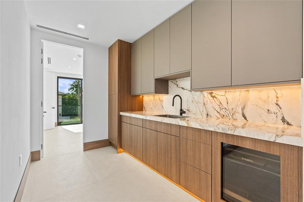 2441 NE 48th Court, Lighthouse Point, Florida