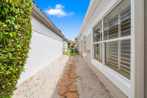 5651 NW 38th Terrace, Boca Raton, FL 33496