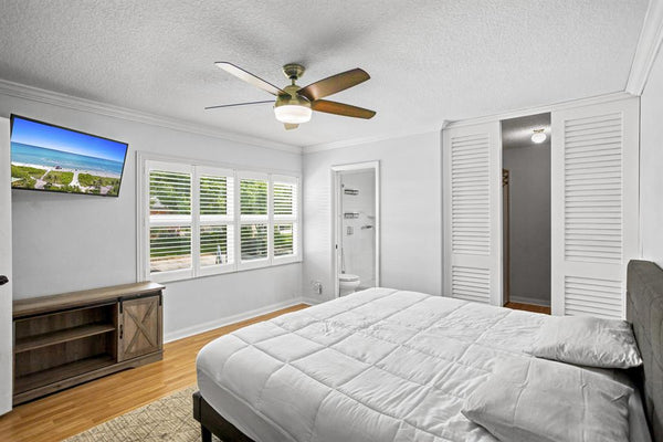 1918 Stratford Way, Unit #32B, West Palm Beach, Florida 33409