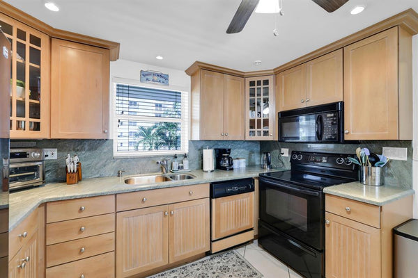 1051 Hillsboro Mile #206E, Hillsboro Beach, FL 33062