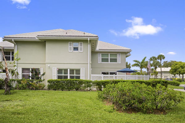 1918 Stratford Way, Unit #32B, West Palm Beach, Florida 33409