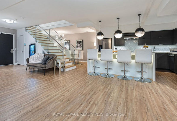 55 Stewart St S #117, Toronto, ON M5V 2V1