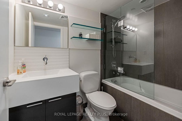 55 Stewart St S #117, Toronto, ON M5V 2V1