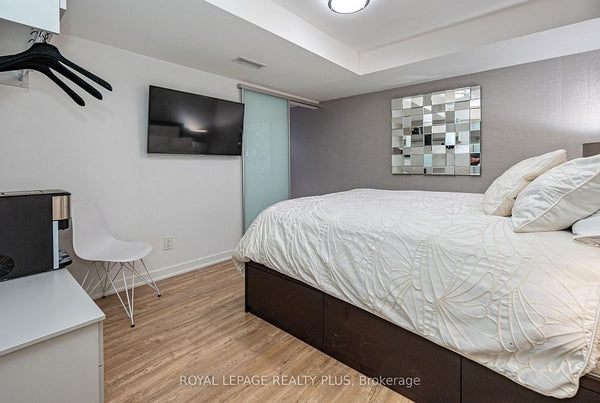 55 Stewart St S #117, Toronto, ON M5V 2V1