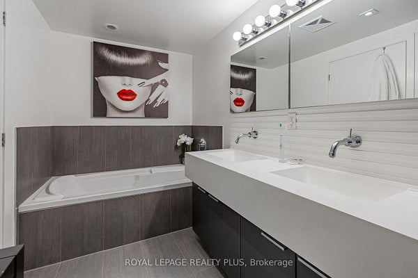 55 Stewart St S #117, Toronto, ON M5V 2V1