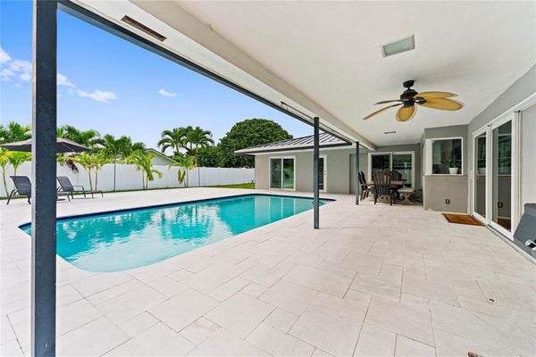 22111 Serenata Cir W, Boca Raton, FL 33433