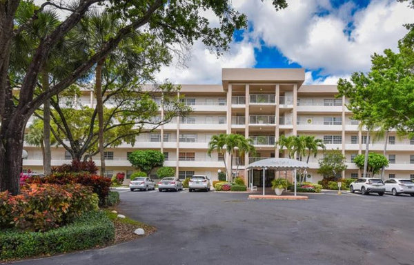 3970 Oaks Clubhouse Drive Unit#110, Pompano Beach, FL 33069