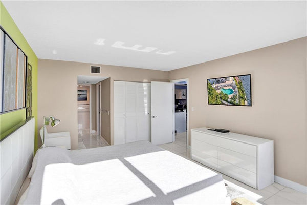 Bayshore Towers 805