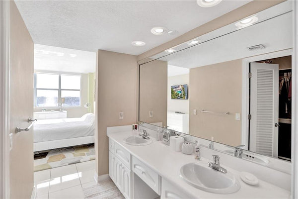 Bayshore Towers 805