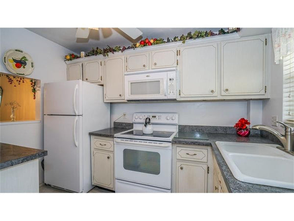 Hillsboro Colonnade #403